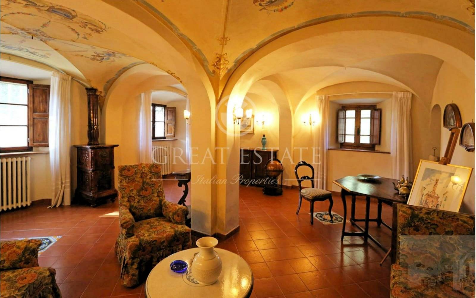 Villa storica con complesso agrituristico di ampia superficie in ottima posizione in vendita a Torri