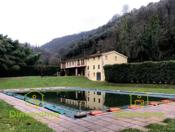Villa con giardino in frazione montebello via versona localit ?versona?, Camaiore