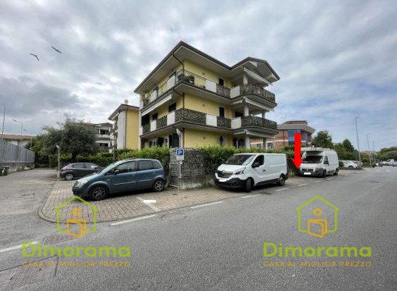 Posto auto coperto in vendita in frazione querceta lungo la via generale carlo alberto dalla chiesa, Seravezza