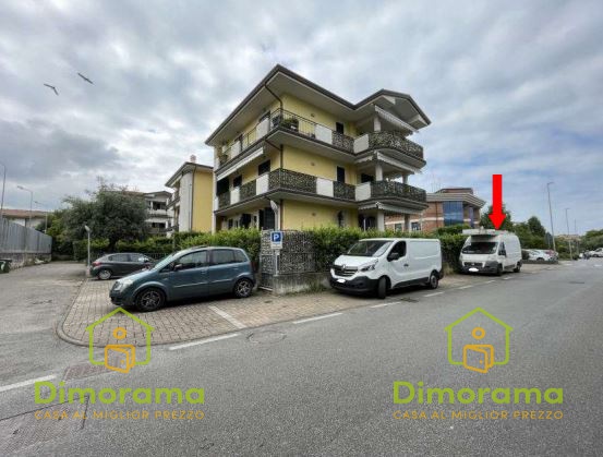 Posto auto coperto in vendita in frazione querceta lungo la via generale carlo alberto dalla chiesa, Seravezza