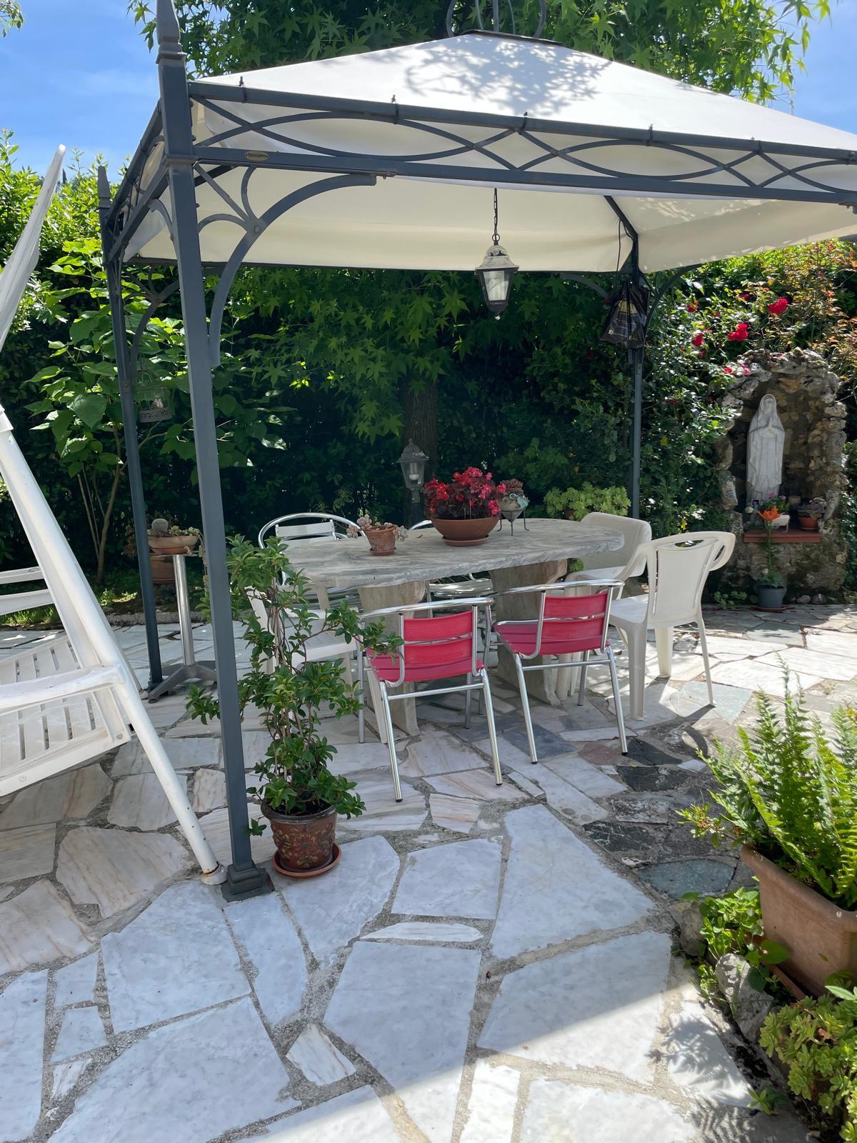 Casa indipendente con giardino, Carrara bonascola