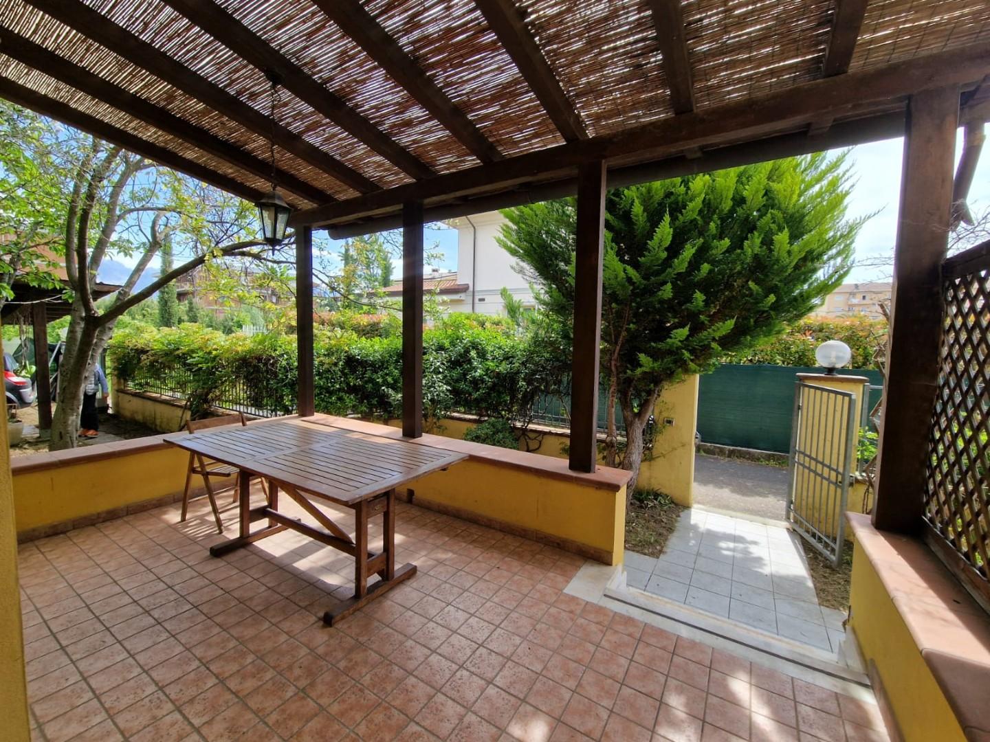 Villa con giardino, Carrara marina di