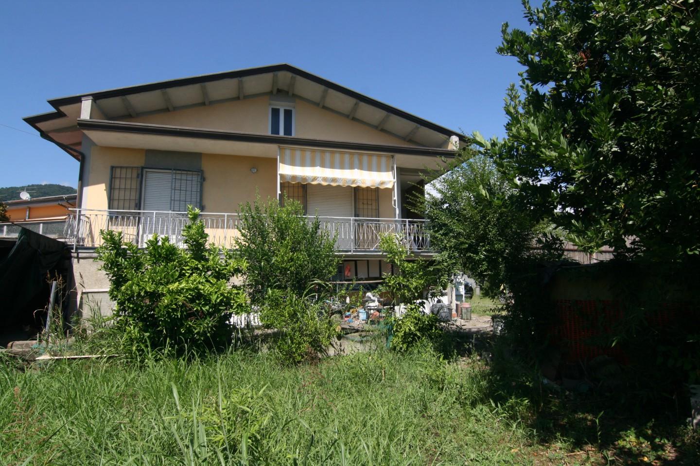Casa indipendente con giardino, Carrara fossone