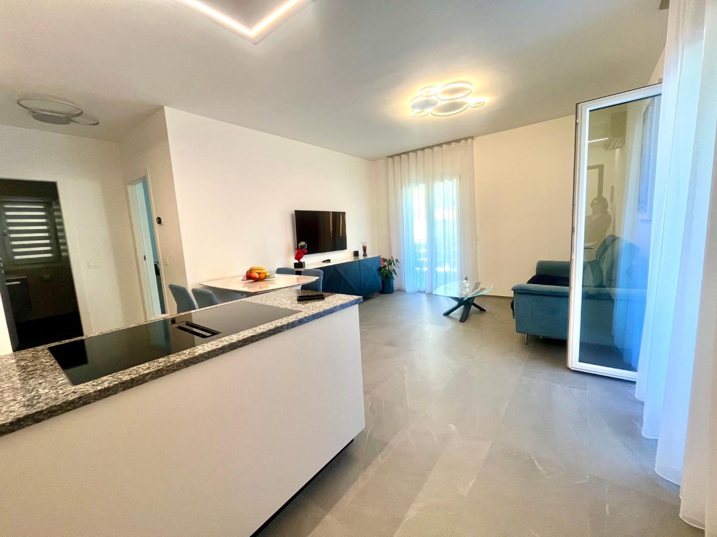 Trilocale con terrazzi, Carrara avenza