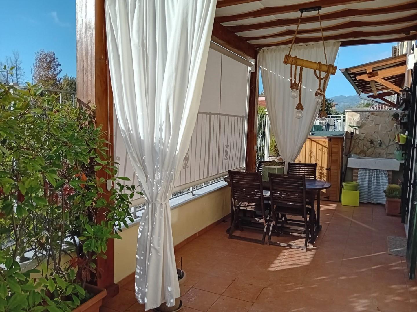 Villa con giardino, Carrara battilana