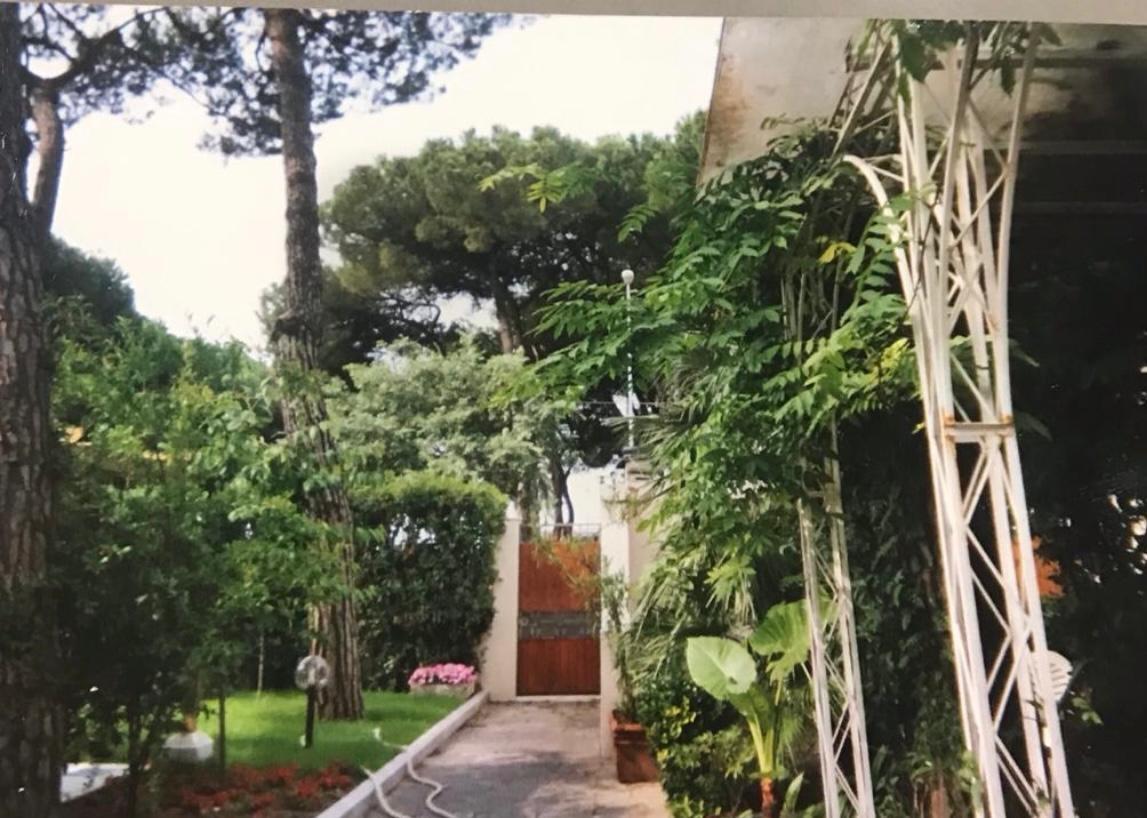 Villa con giardino, Carrara marina di