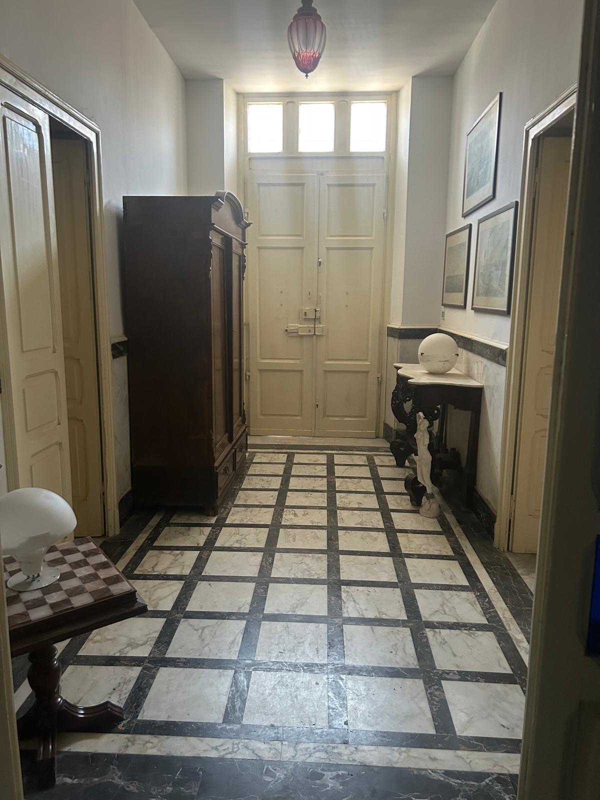 Villa con giardino, Carrara marina di