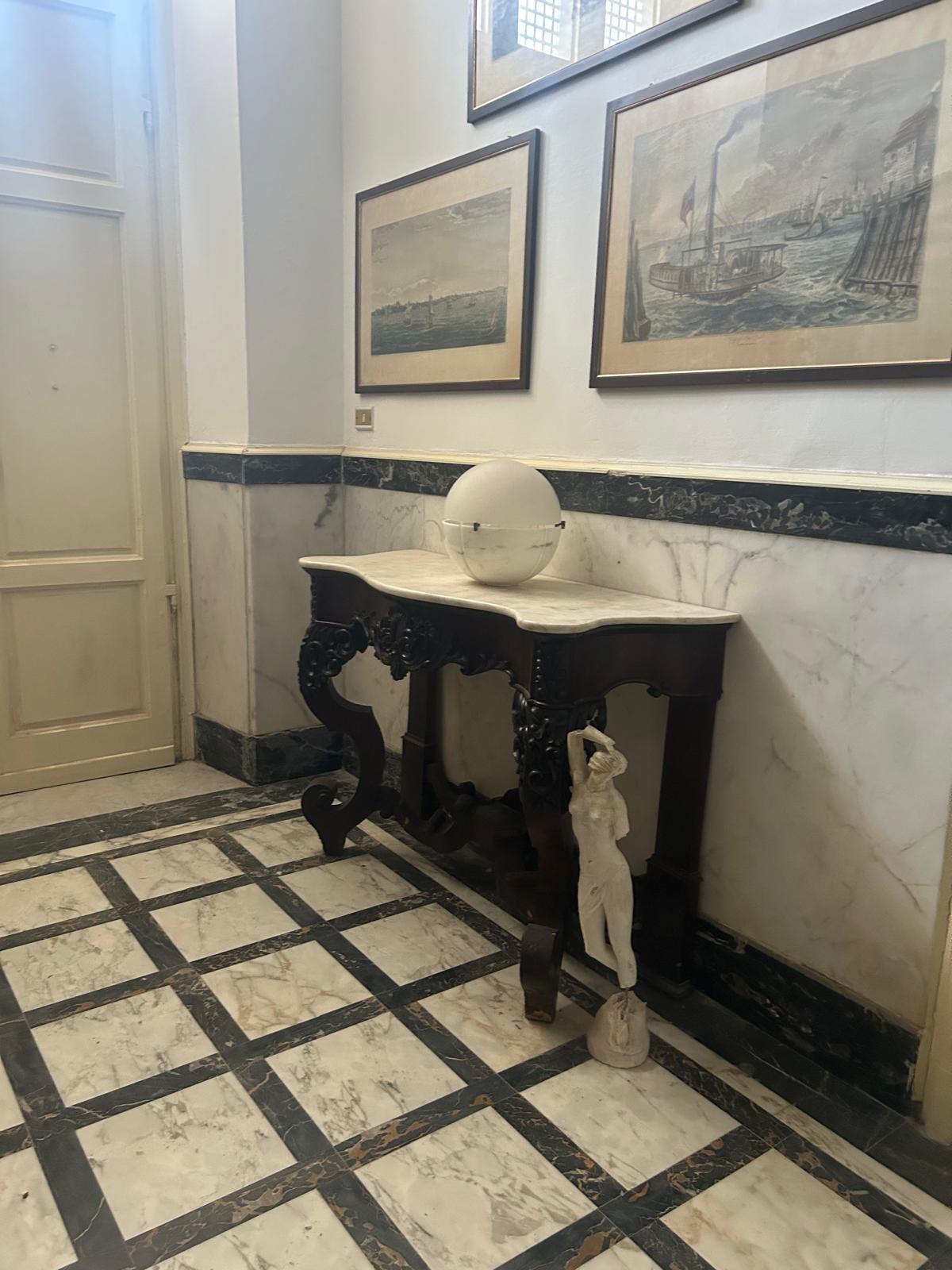 Villa con giardino, Carrara marina di