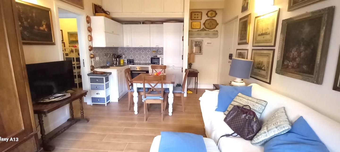 Bilocale con terrazzo, Carrara marina di