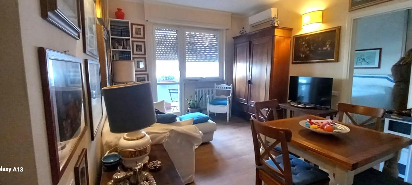 Bilocale con terrazzo, Carrara marina di