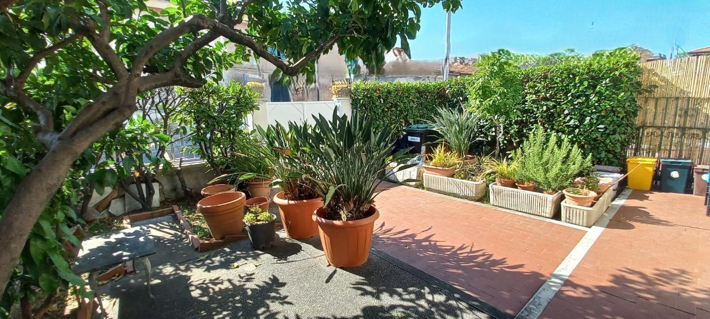 Trilocale con giardino, Carrara marina di