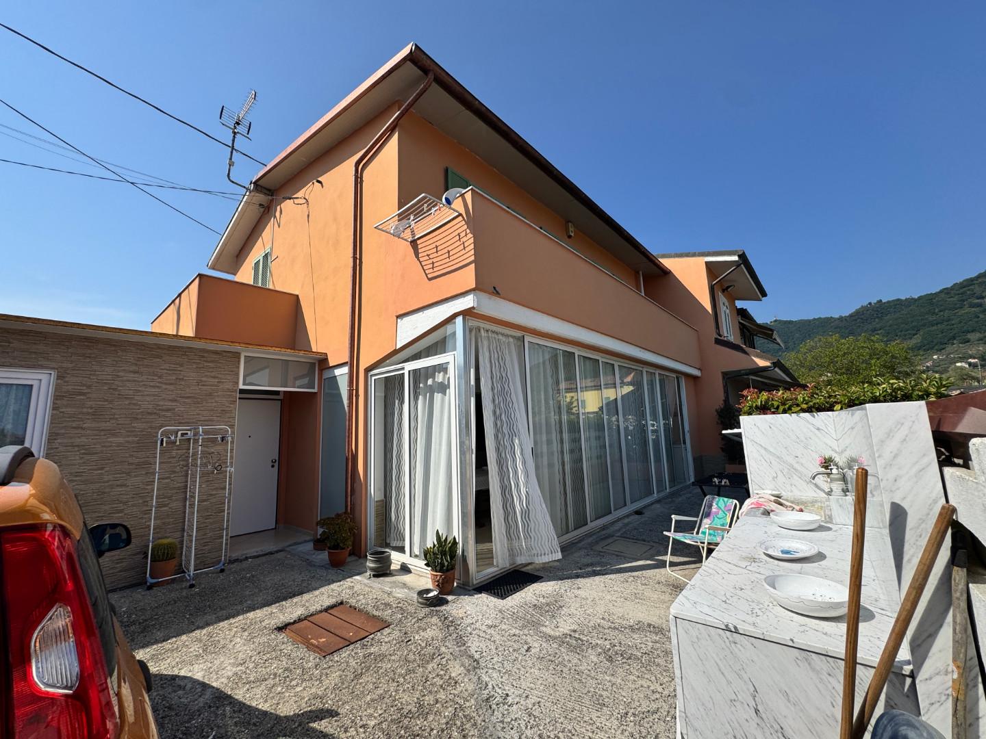 Casa indipendente con giardino, Carrara fossone