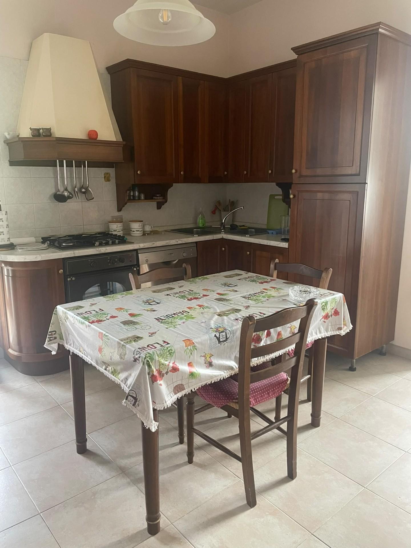 Villa Bifamiliare con giardino, Carrara avenza