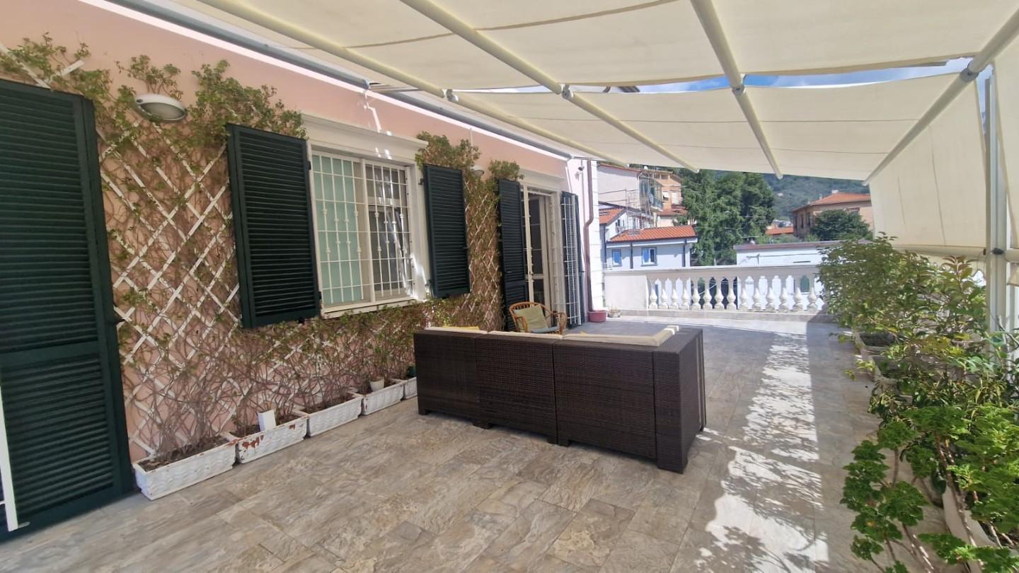 Attico con terrazzi, Carrara centro