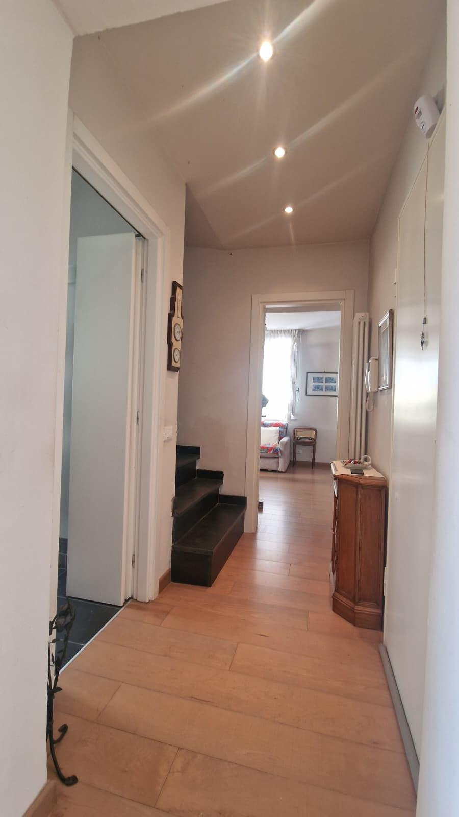 Attico con terrazzi, Carrara centro