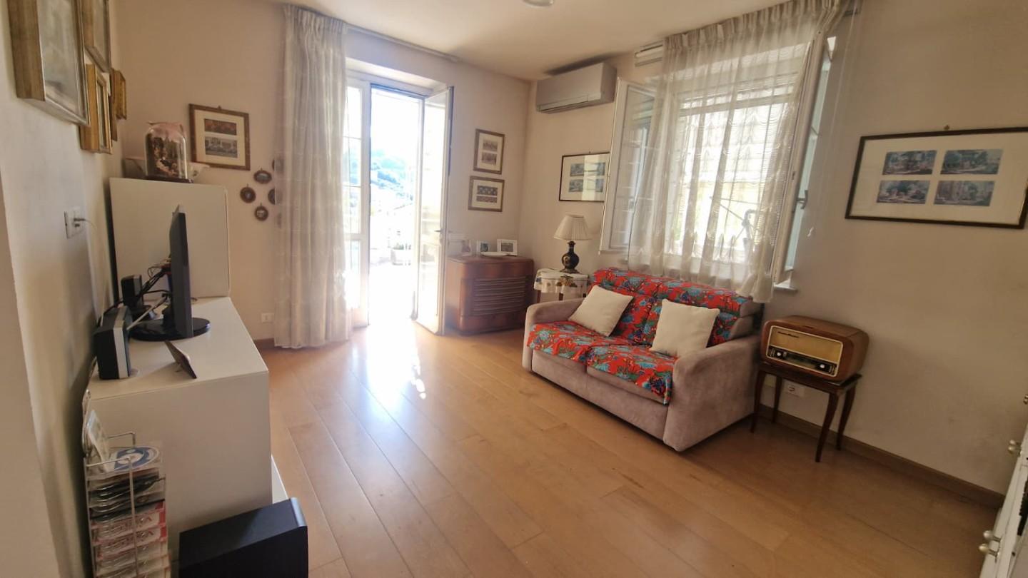 Attico con terrazzi, Carrara centro