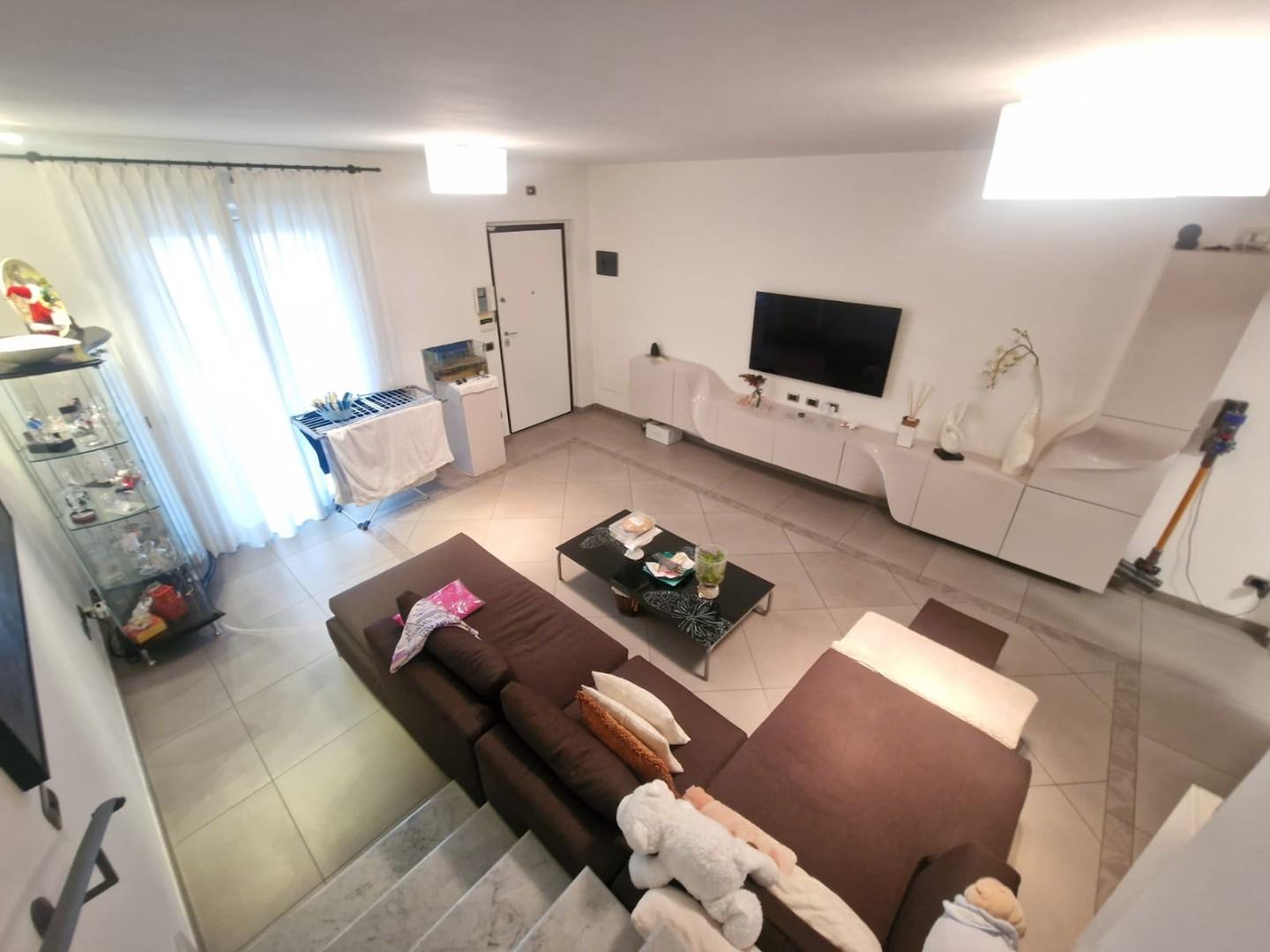 Villa con giardino, Carrara marasio