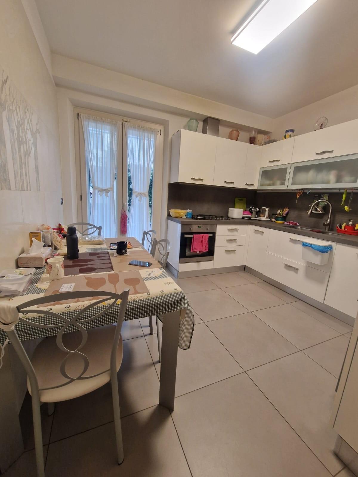 Villa con giardino, Carrara marasio