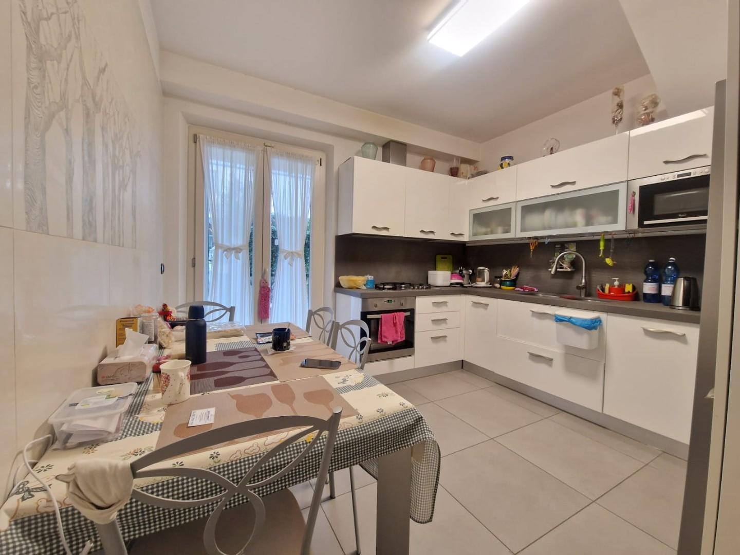 Villa con giardino, Carrara marasio