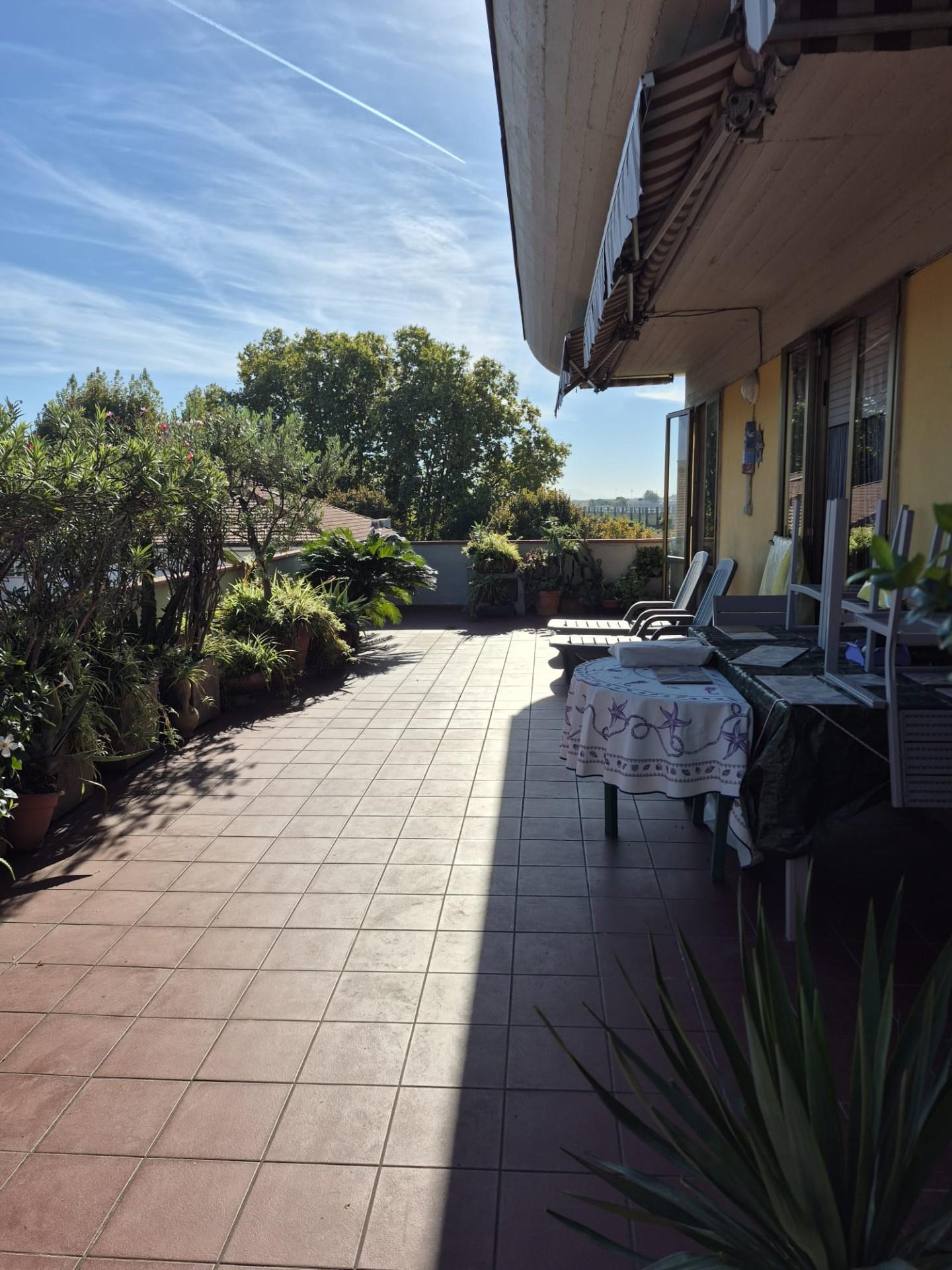 Attico con terrazzo, Carrara marina di