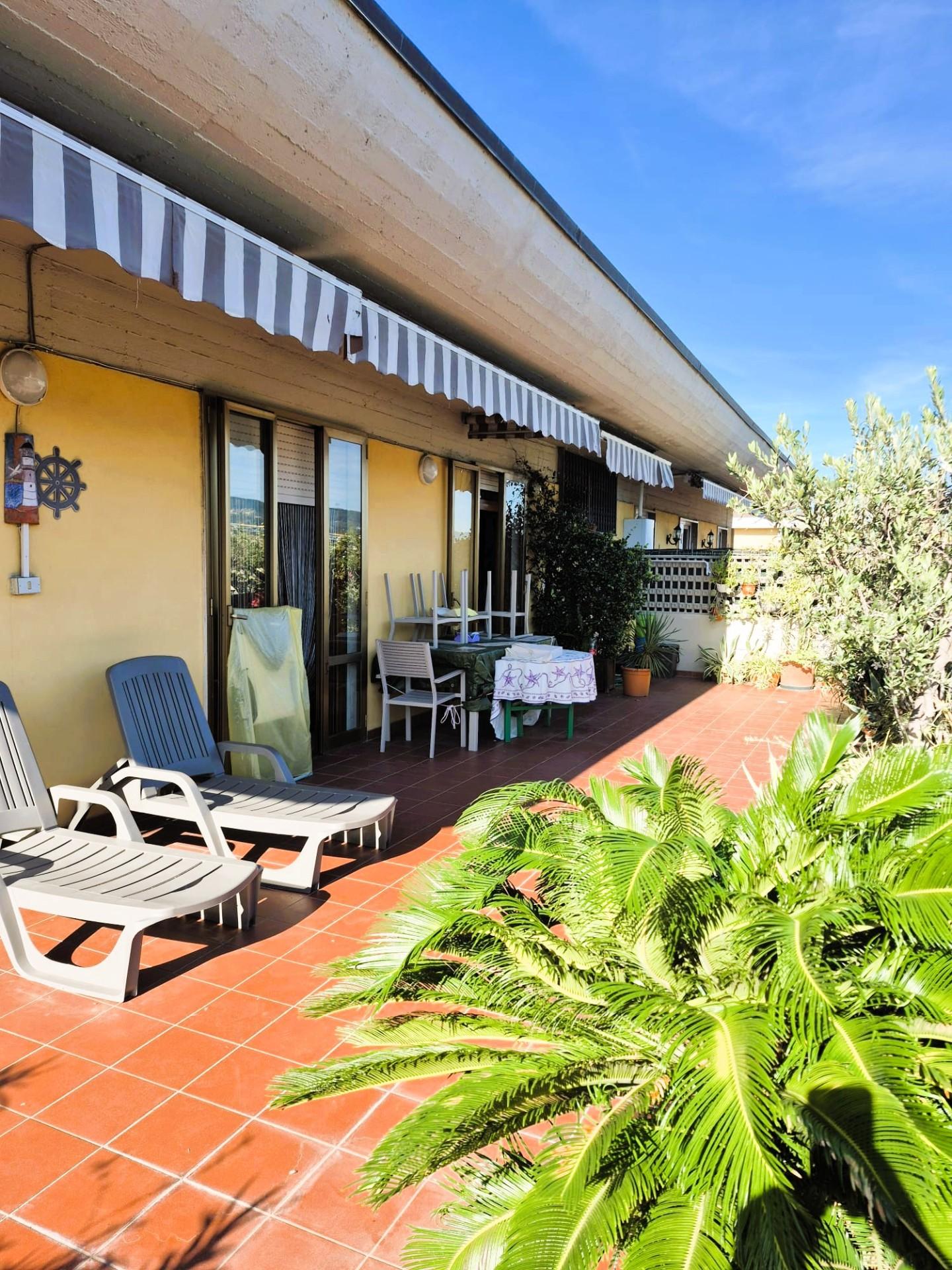 Attico con terrazzo, Carrara marina di