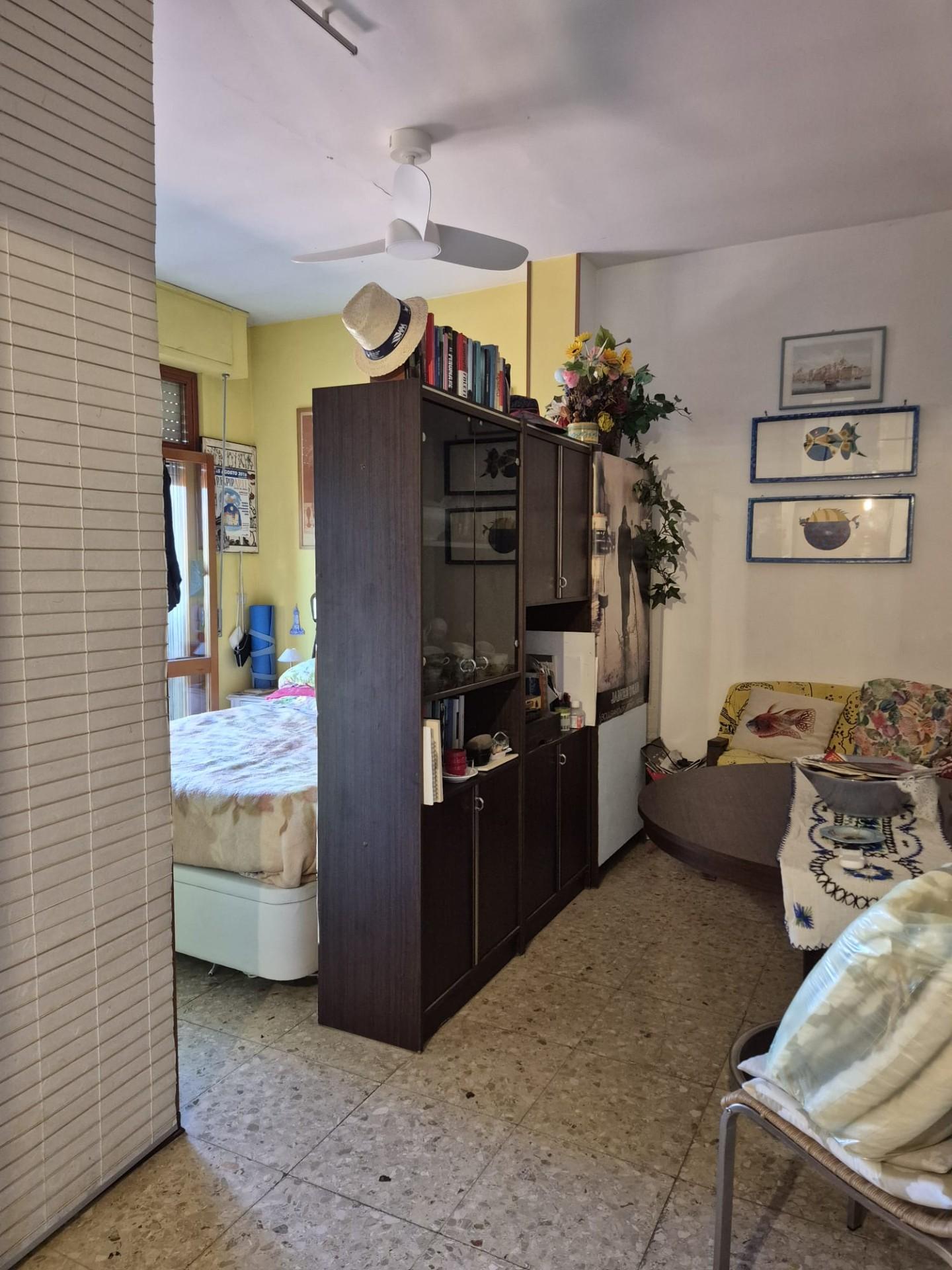 Attico con terrazzo, Carrara marina di