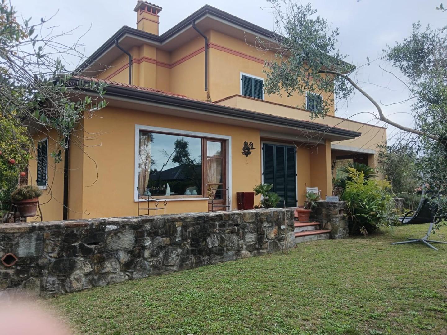 Casa indipendente con giardino, Carrara fossone