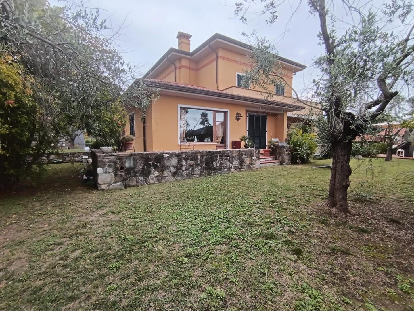 Casa indipendente con giardino, Carrara fossone