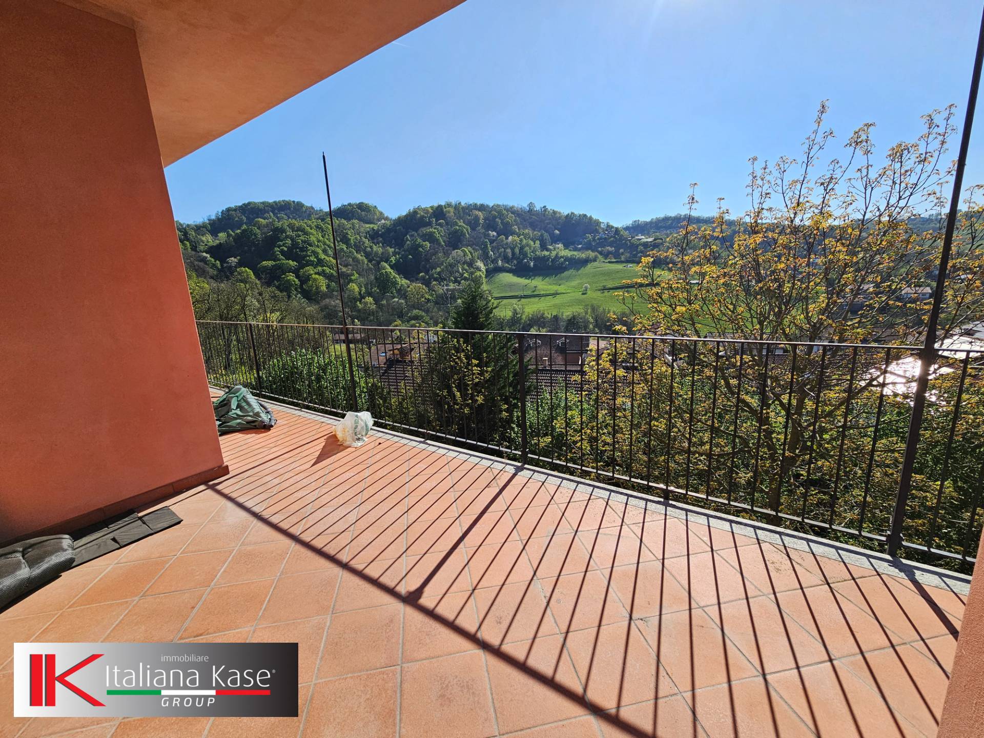 appartamento con terrazzo in vendita a Castiglione Torinese