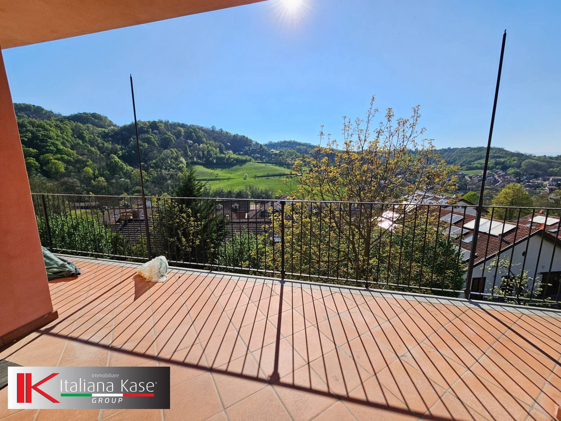 appartamento con terrazzo in vendita a Castiglione Torinese