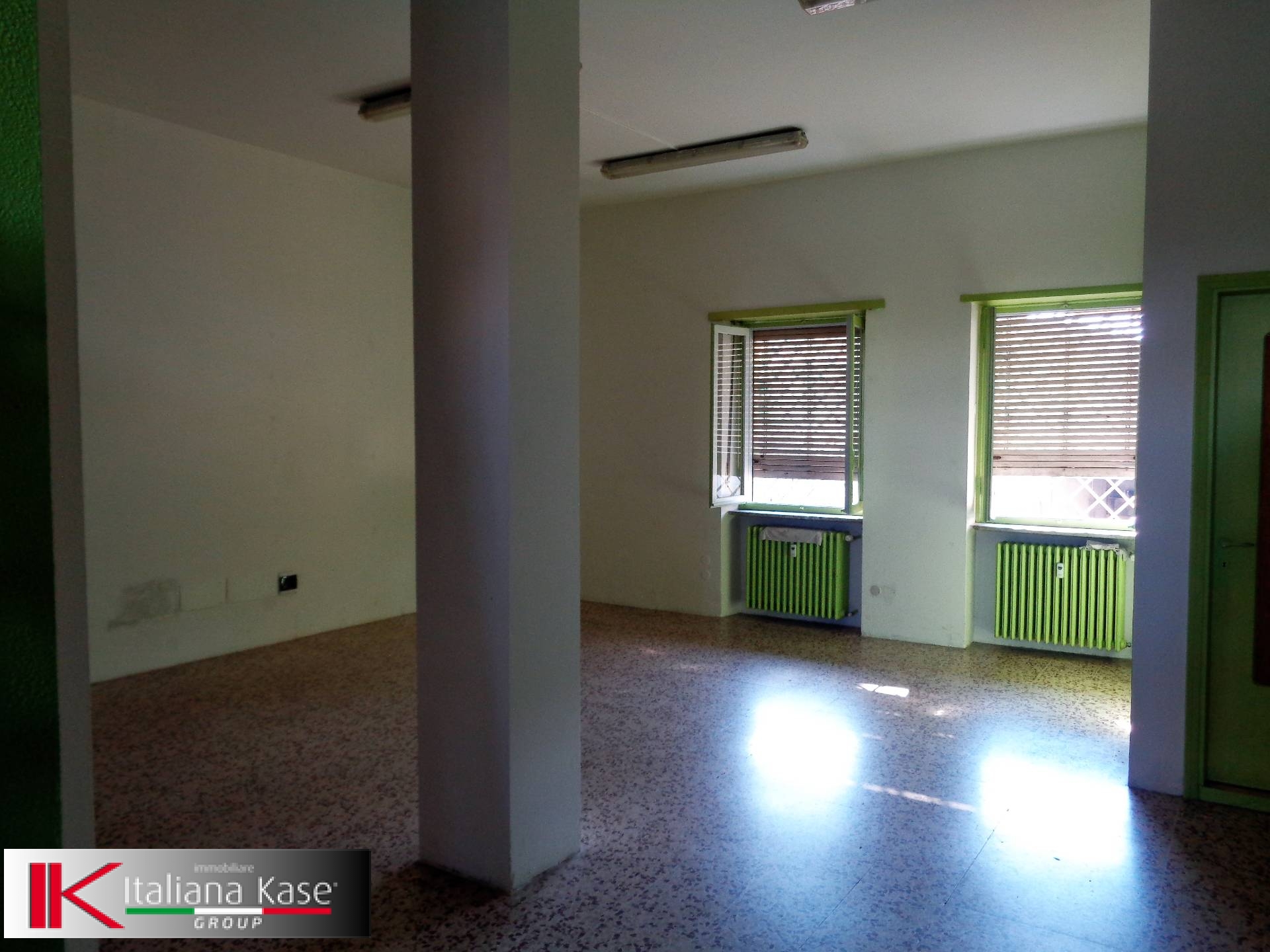 Locale commerciale in vendita a Brandizzo