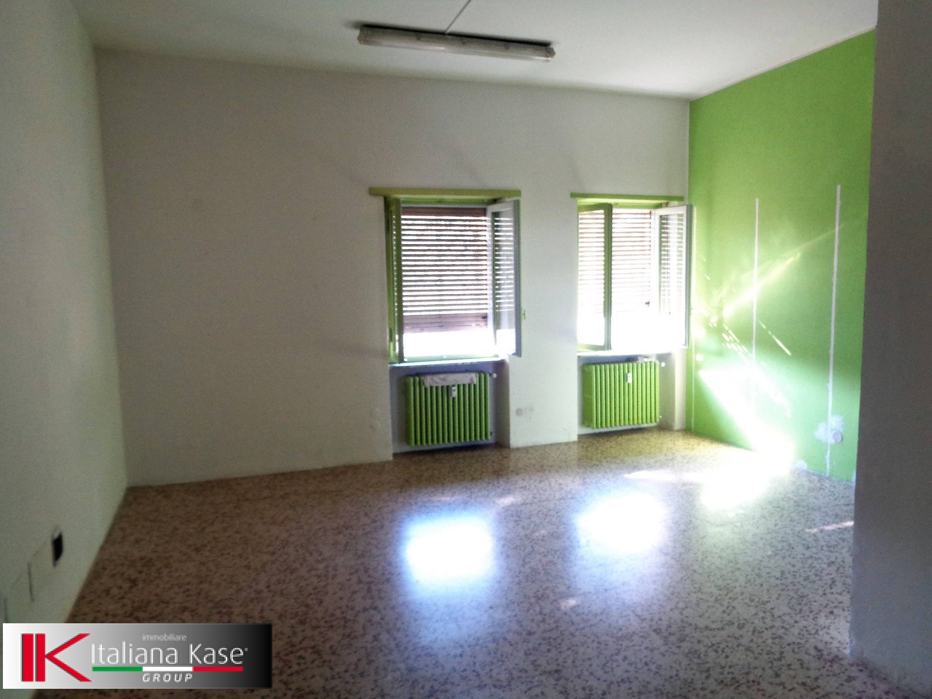 Locale commerciale in vendita a Brandizzo