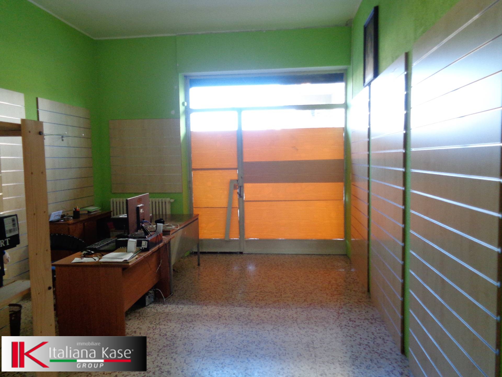 Locale commerciale in vendita a Brandizzo