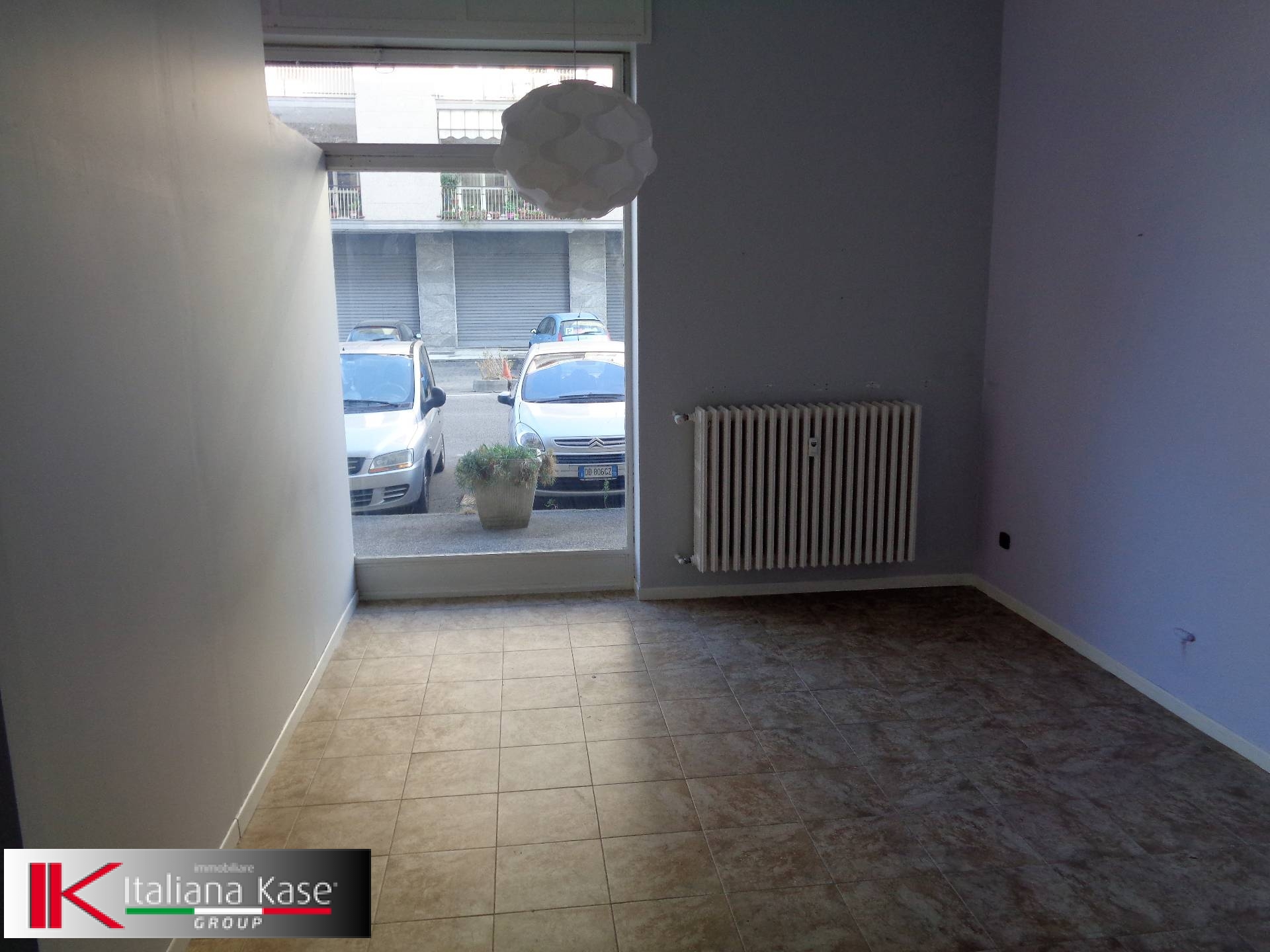 Locale commerciale in vendita a Brandizzo