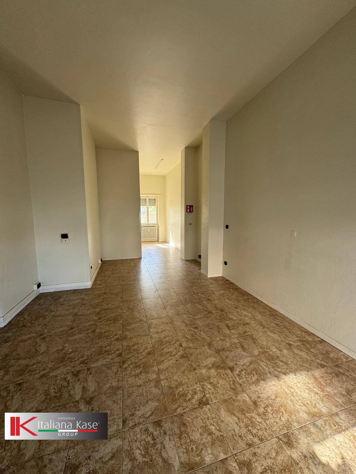 Locale commerciale in vendita a Brandizzo