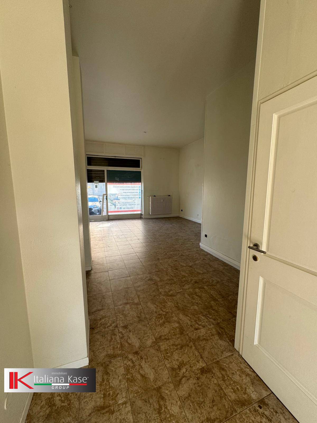 Locale commerciale in vendita a Brandizzo