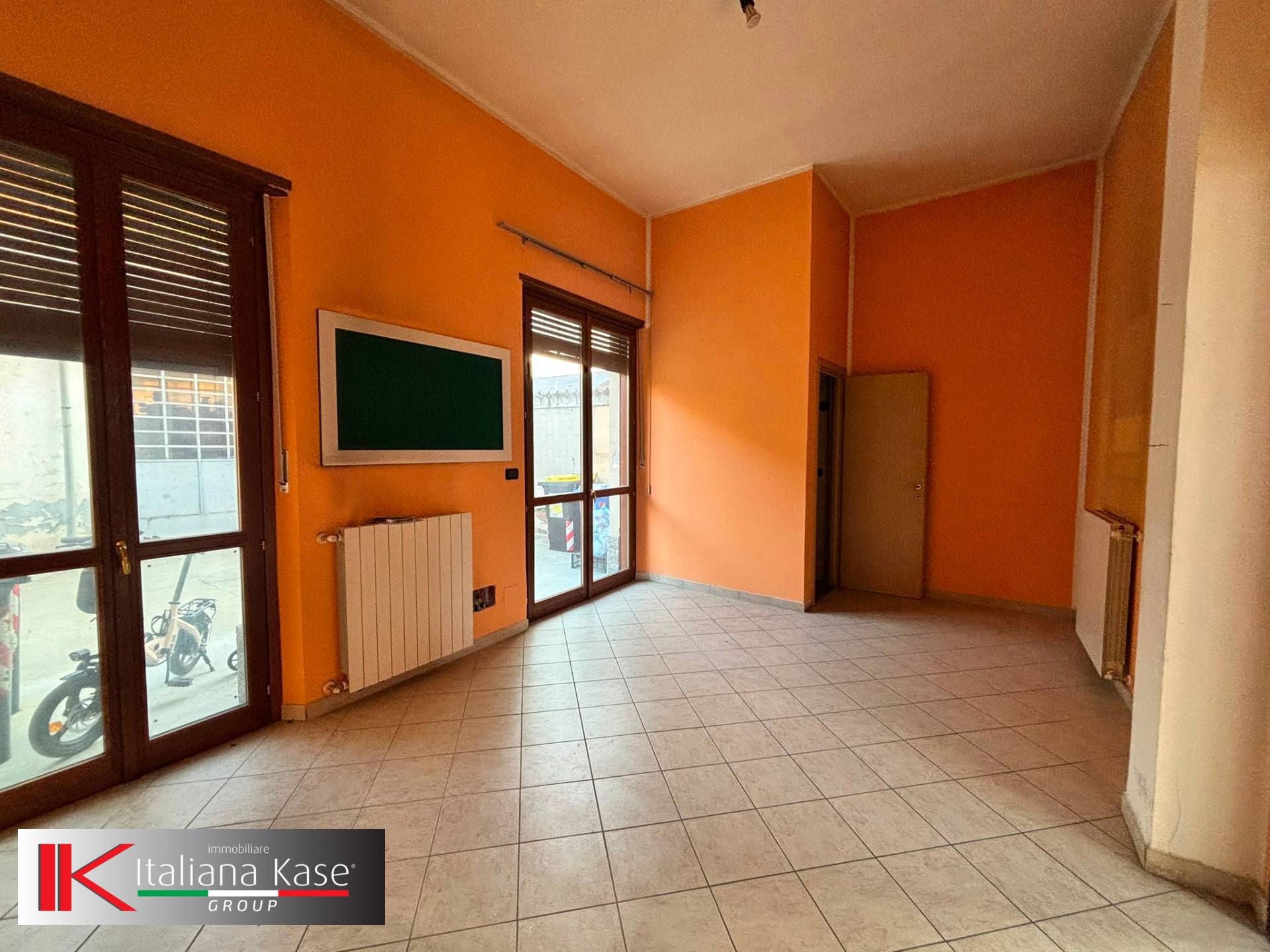 Locale commerciale in vendita a Brandizzo