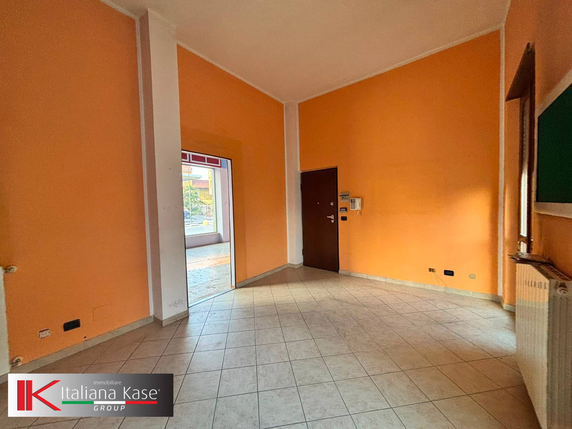 Locale commerciale in vendita a Brandizzo