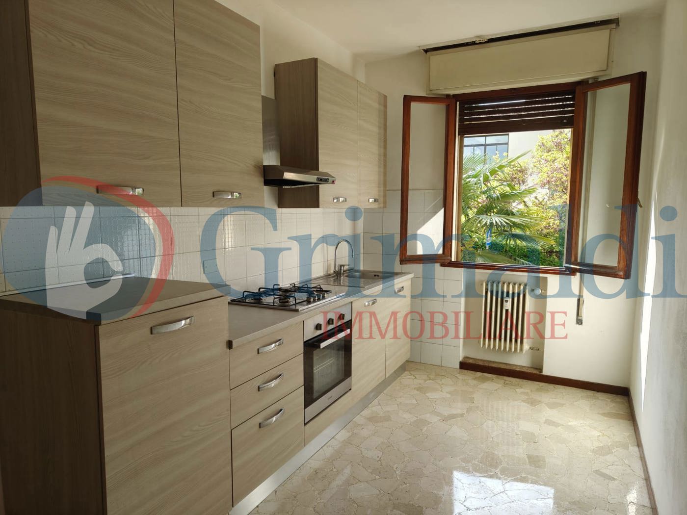 Quadrilocale con box a Padova