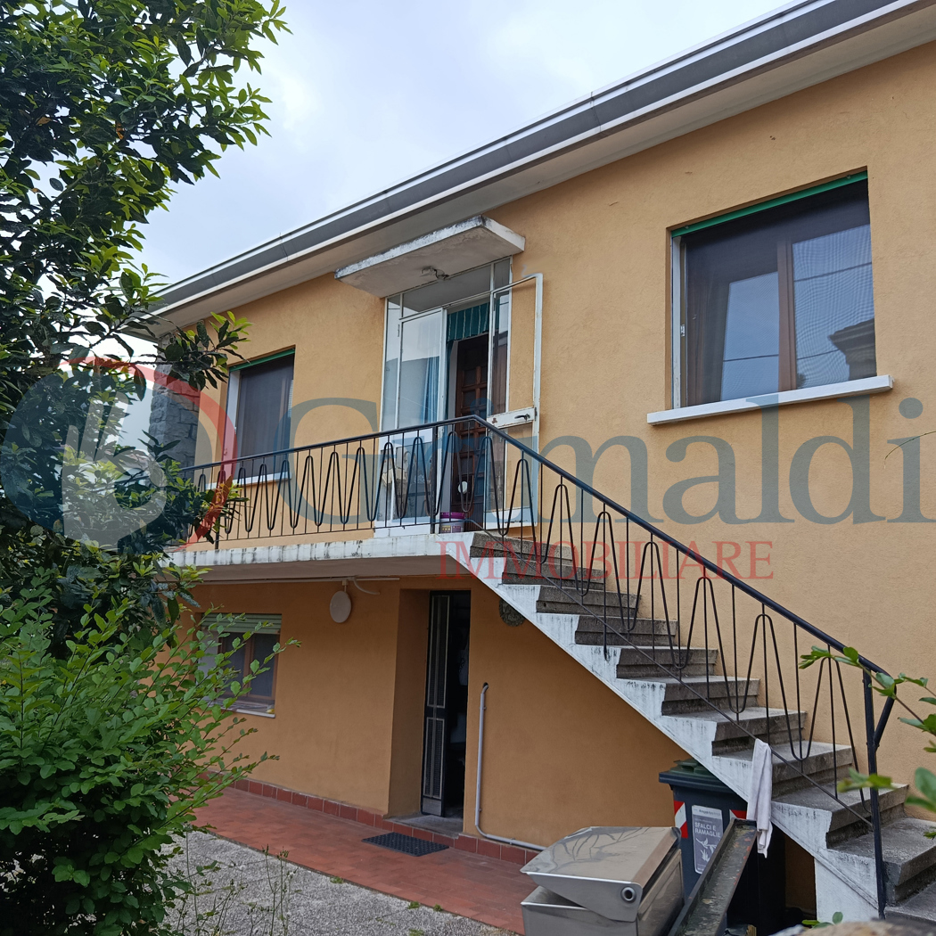Villa Bifamiliare con box a Padova