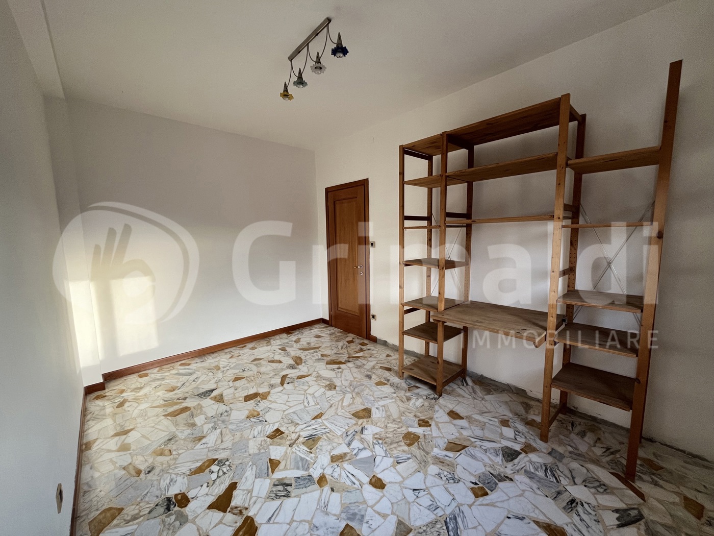 Quadrilocale con box a Padova