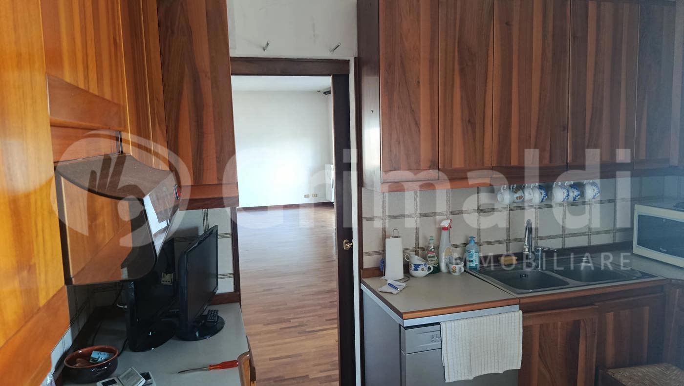 Quadrilocale con box a Padova