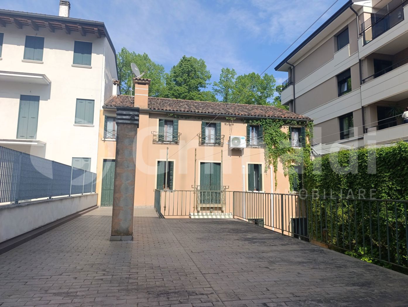 Villa Bifamiliare con giardino a Padova