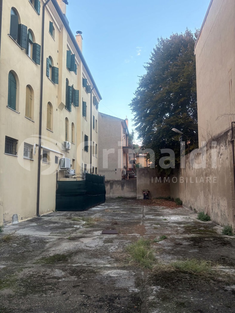 Negozio in affitto a Padova