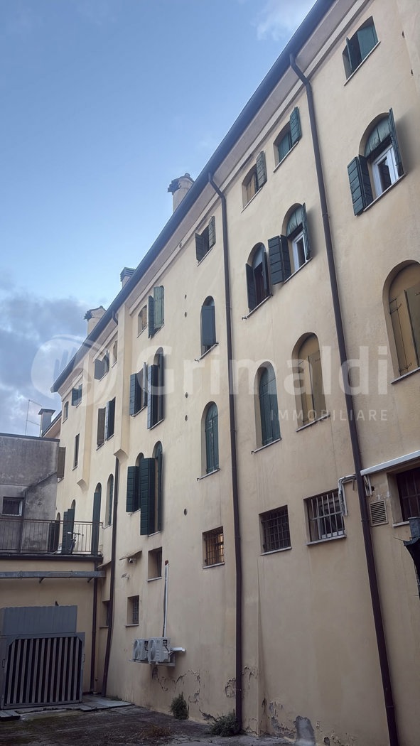 Negozio in affitto a Padova