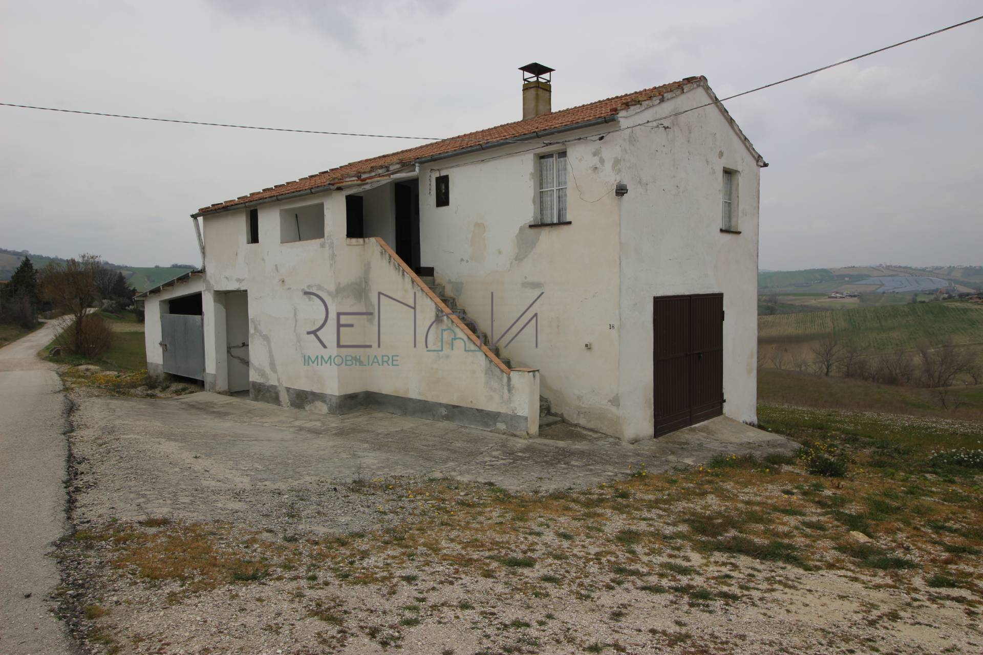 Casa indipendente con box a Bellante