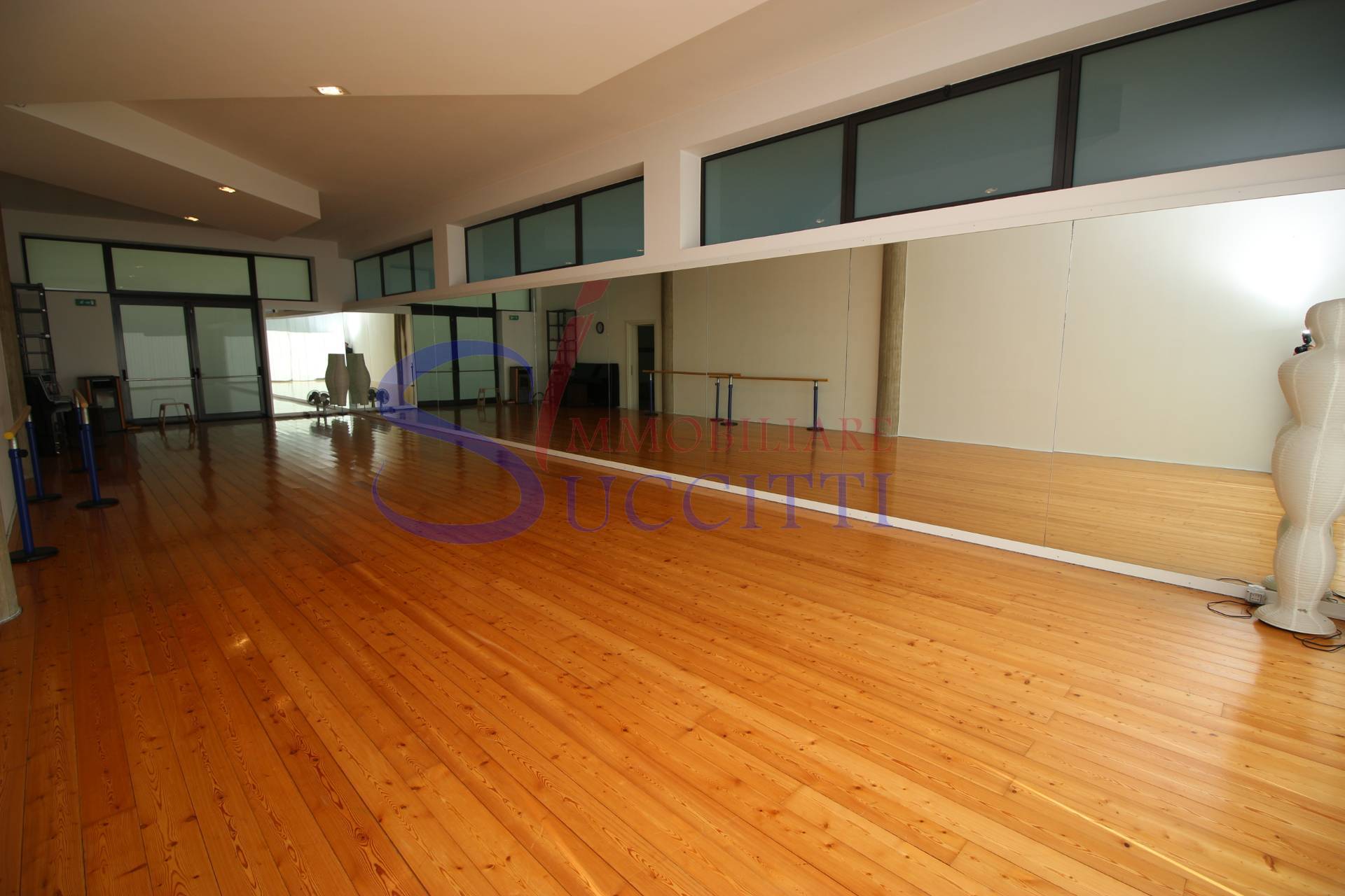 Locale commerciale in affitto a Tortoreto, Tortoreto Lido