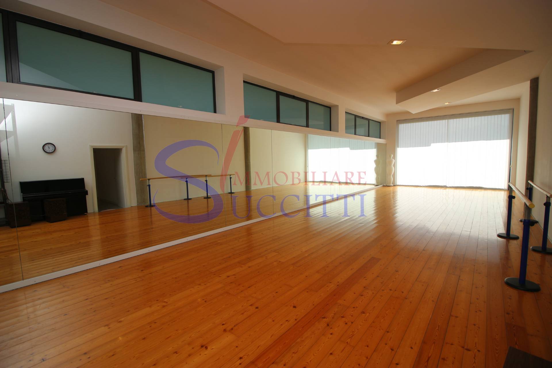 Locale commerciale in affitto a Tortoreto, Tortoreto Lido