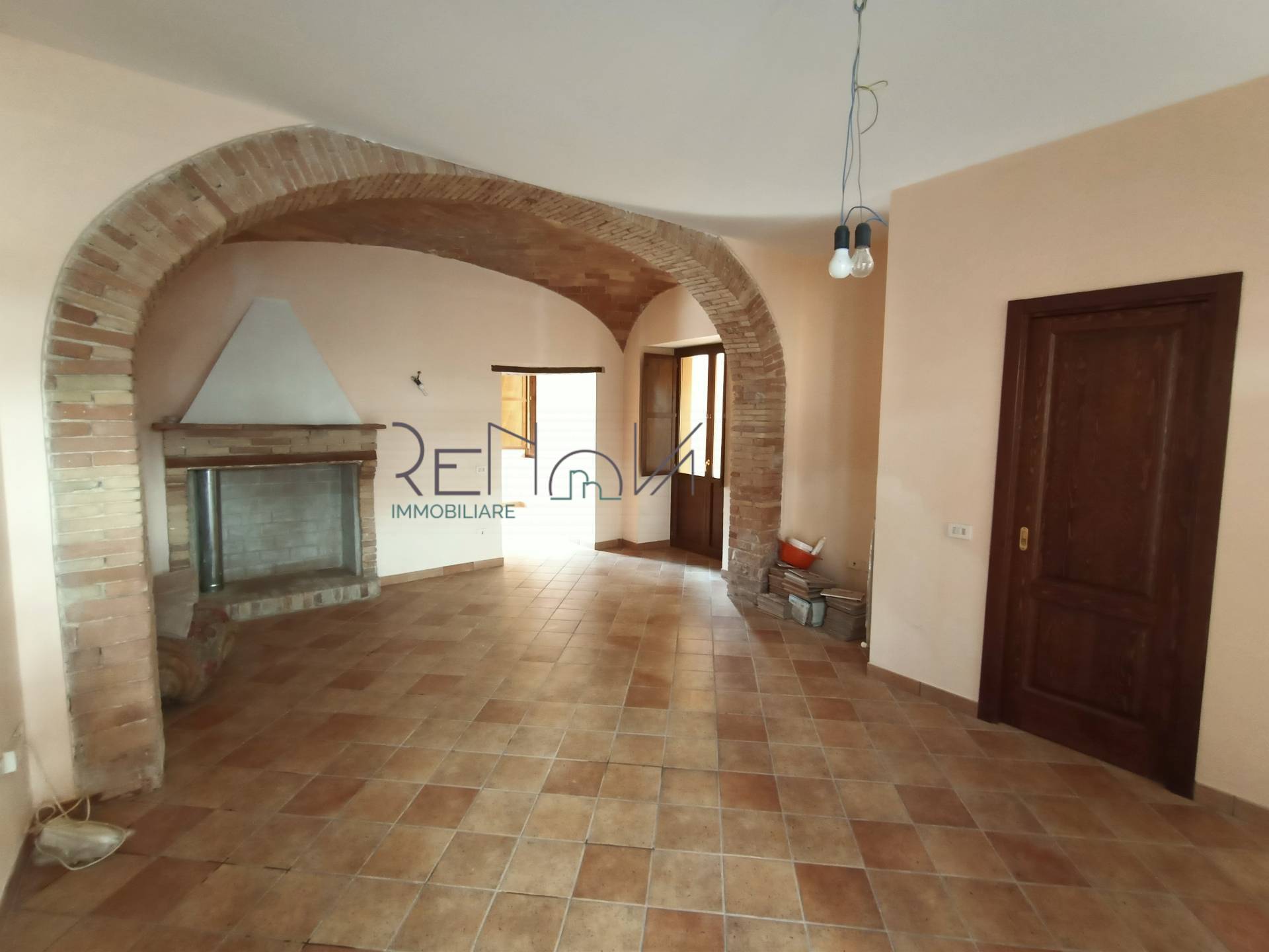 Locale commerciale in vendita a Teramo, Semicentro