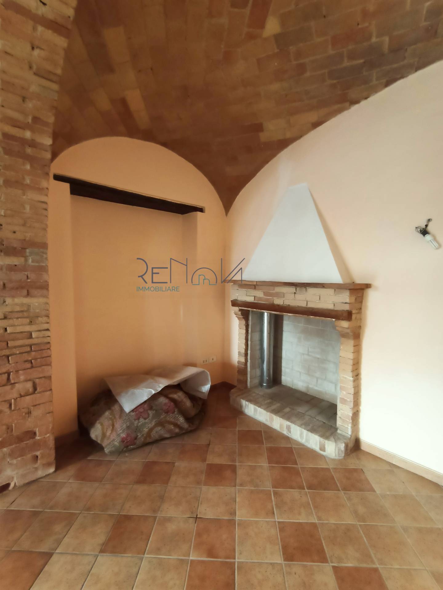 Locale commerciale in vendita a Teramo, Semicentro